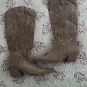 Stylish Tan Western Boots
